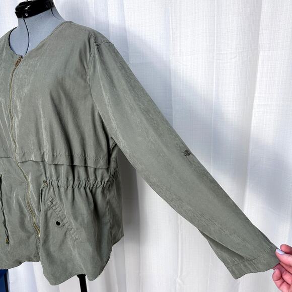 Maurices Collarless Soft Zip Front Anorak Jacket Sinched Waist Sage Green Sz: 2 - Picture 2 of 9